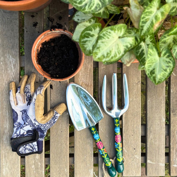 Garden Trowel and Fork Tool Set lifestyle