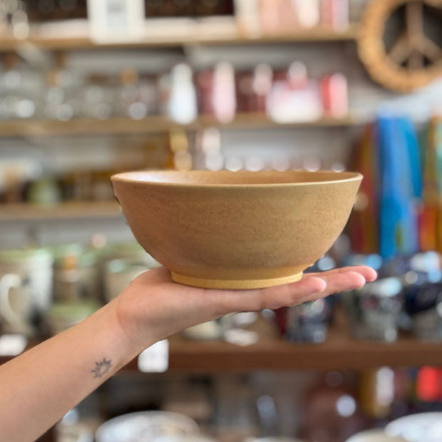 Warm Amber Dhabba Stoneware Ceramic Mixing Bowl held my model