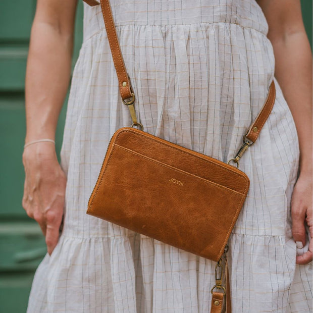 Crossbody Wallet in Vintage Brown Leather on model