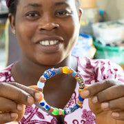 Ghanaian artist holding a Sister to Sister Bead Bracelet
