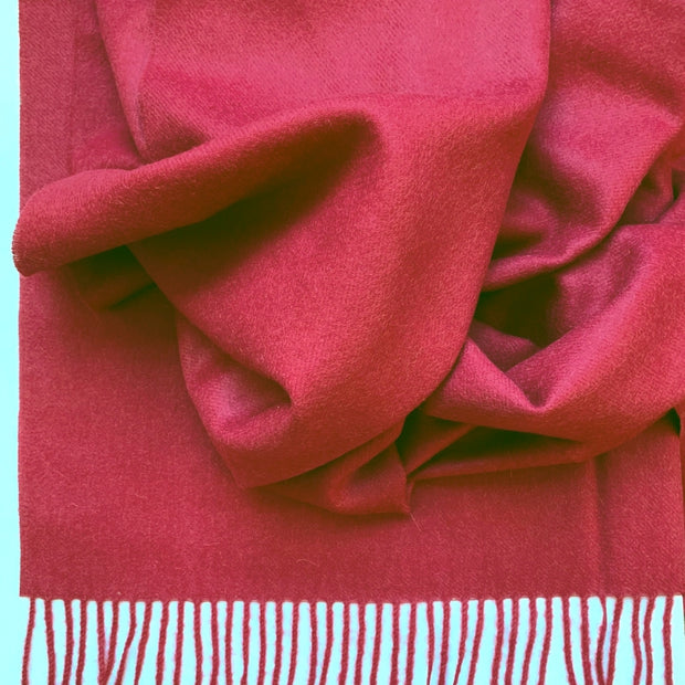 100% Baby Alpaca Fiber Throw - Solid Red Color Detail