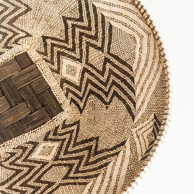 Creative Women 28-inch Plateau Wall Basket detail