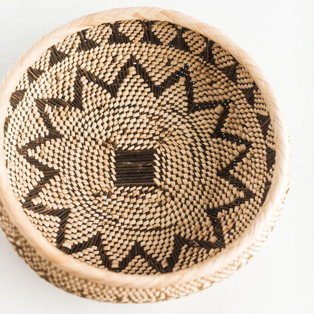 10-inch Tonga Woven Fruit Basket detail