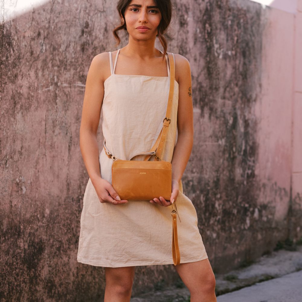 Crossbody Wallet in Camel Leather – Zee Bee Market LLC