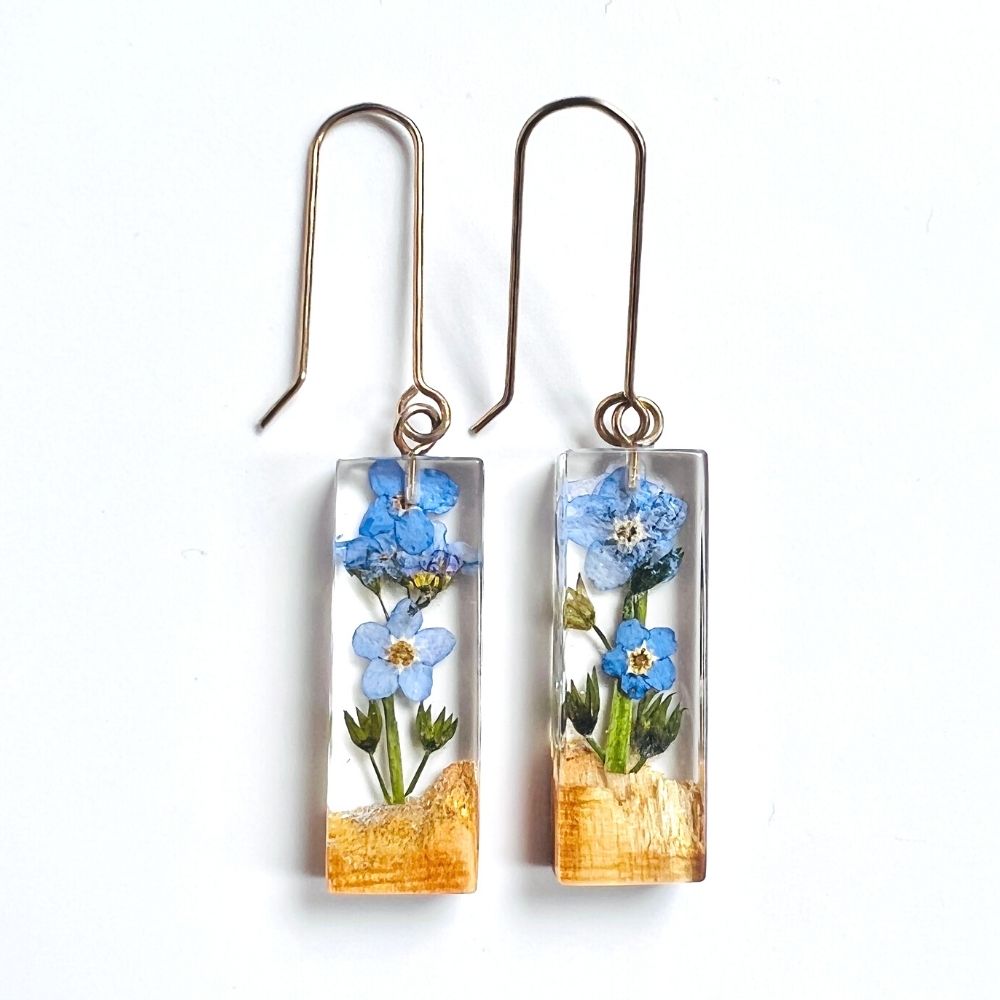 Resin Bar Earrings with Palo Santo and Forget-me-not Flowers – Zee