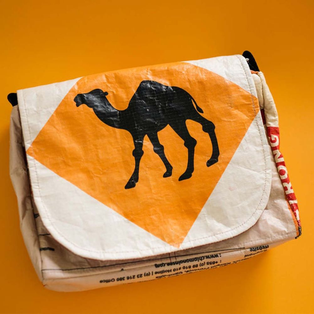 最も完璧な Recycled Bee Zee – Camel - Bag Messenger Small Sack Cement 小物